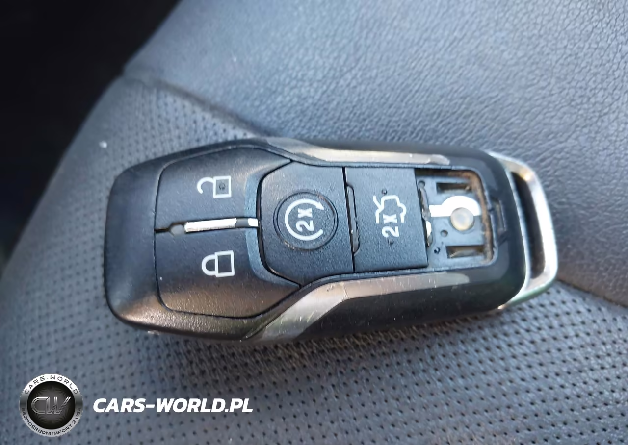 2016 Ford Fusion Titanium VIN:3FA6P0K95GR135329 - 11