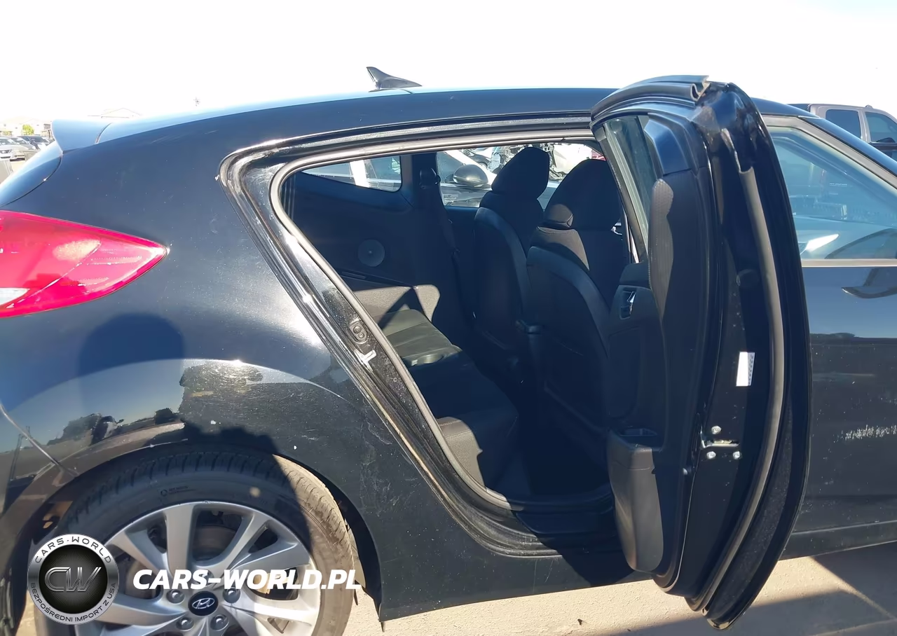 2017 Hyundai Veloster VIN:KMHTC6ADXHU309192 - 8