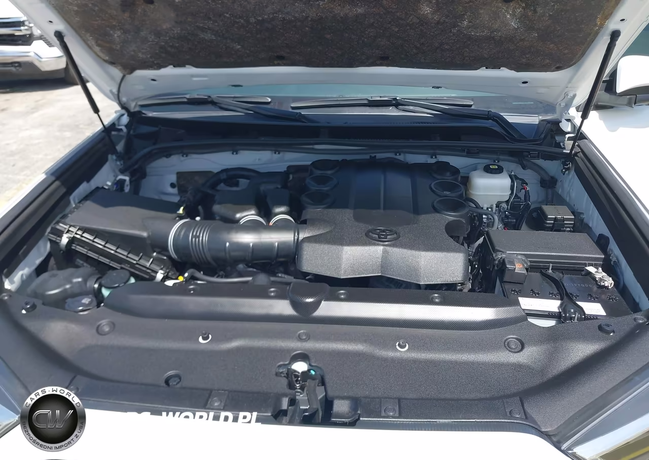 2024 Toyota 4Runner Limited VIN:JTEKU5JR8R6266430 - 10