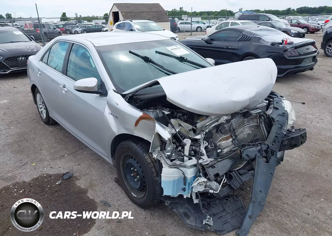 2014 Toyota Camry Hybrid Le – zdjęcie 1 z 17