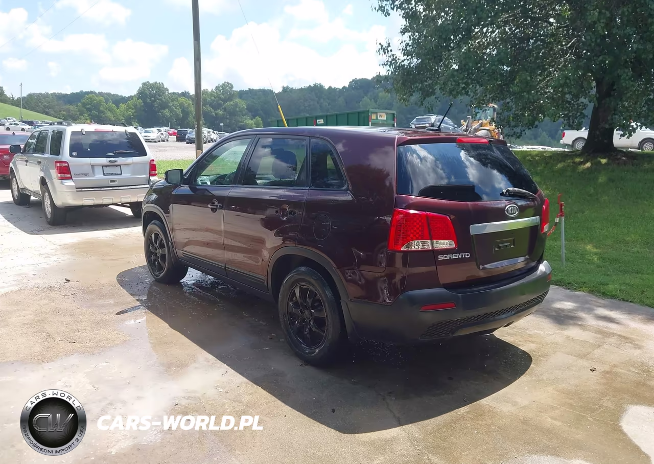 2013 Kia Sorento Lx VIN:5XYKT3A17DG361931 - 3