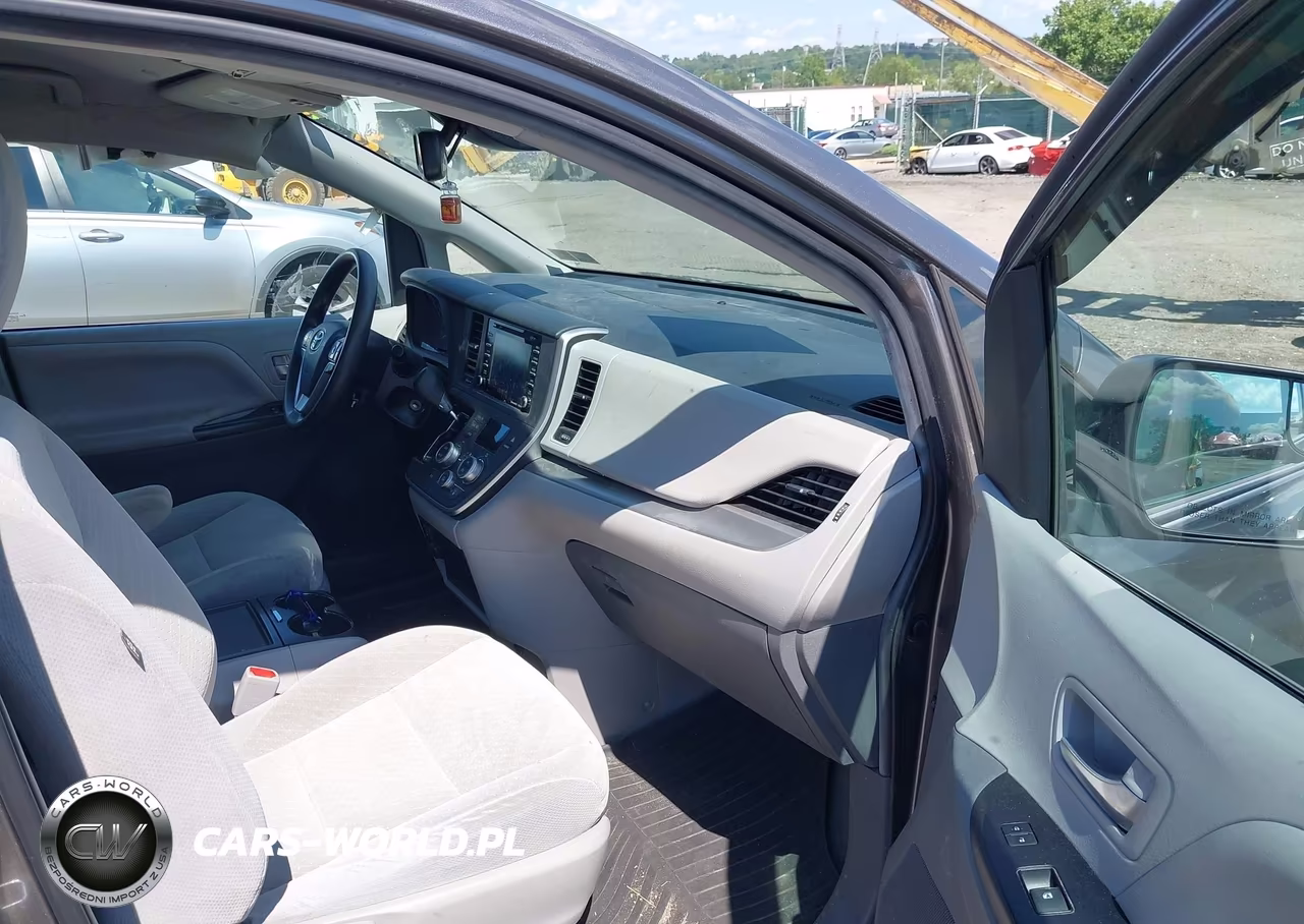 2020 Toyota Sienna Le VIN:5TDJZ3DC3LS228110 - 5