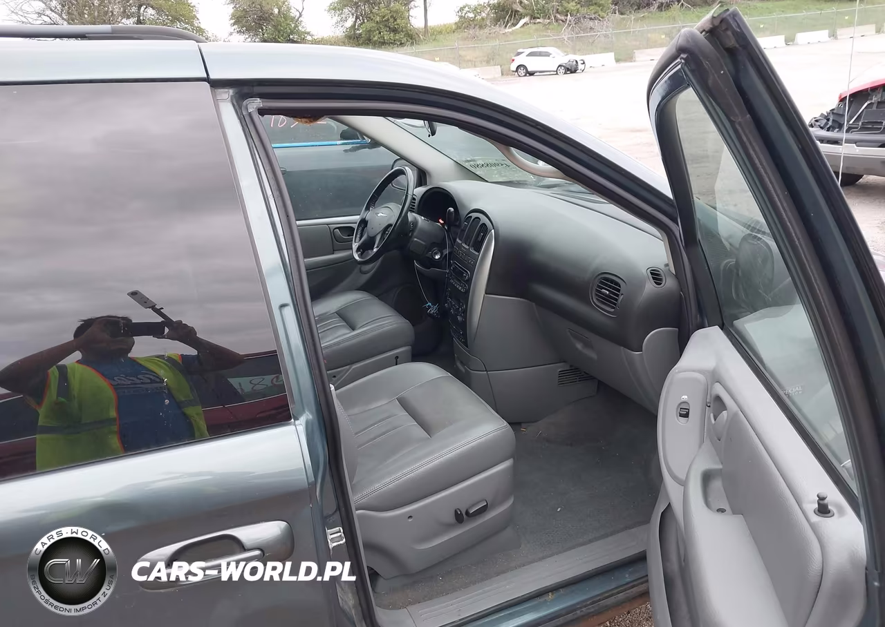 2007 Chrysler Town & Country Touring VIN:2A4GP54L77R316338 - 5