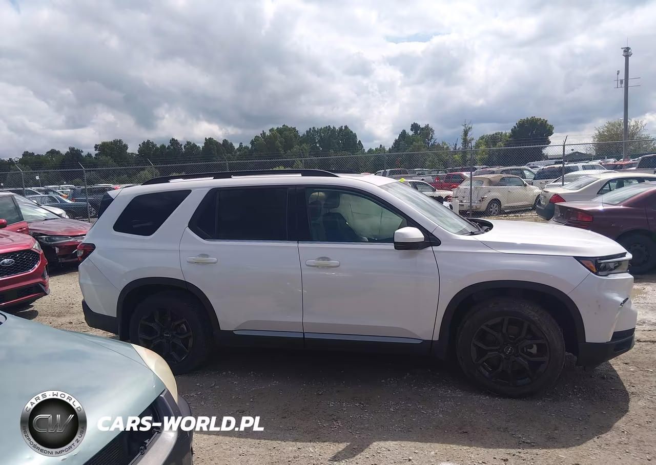 2025 Honda Pilot Touring VIN:5FNYG1H77SB129895 - 14
