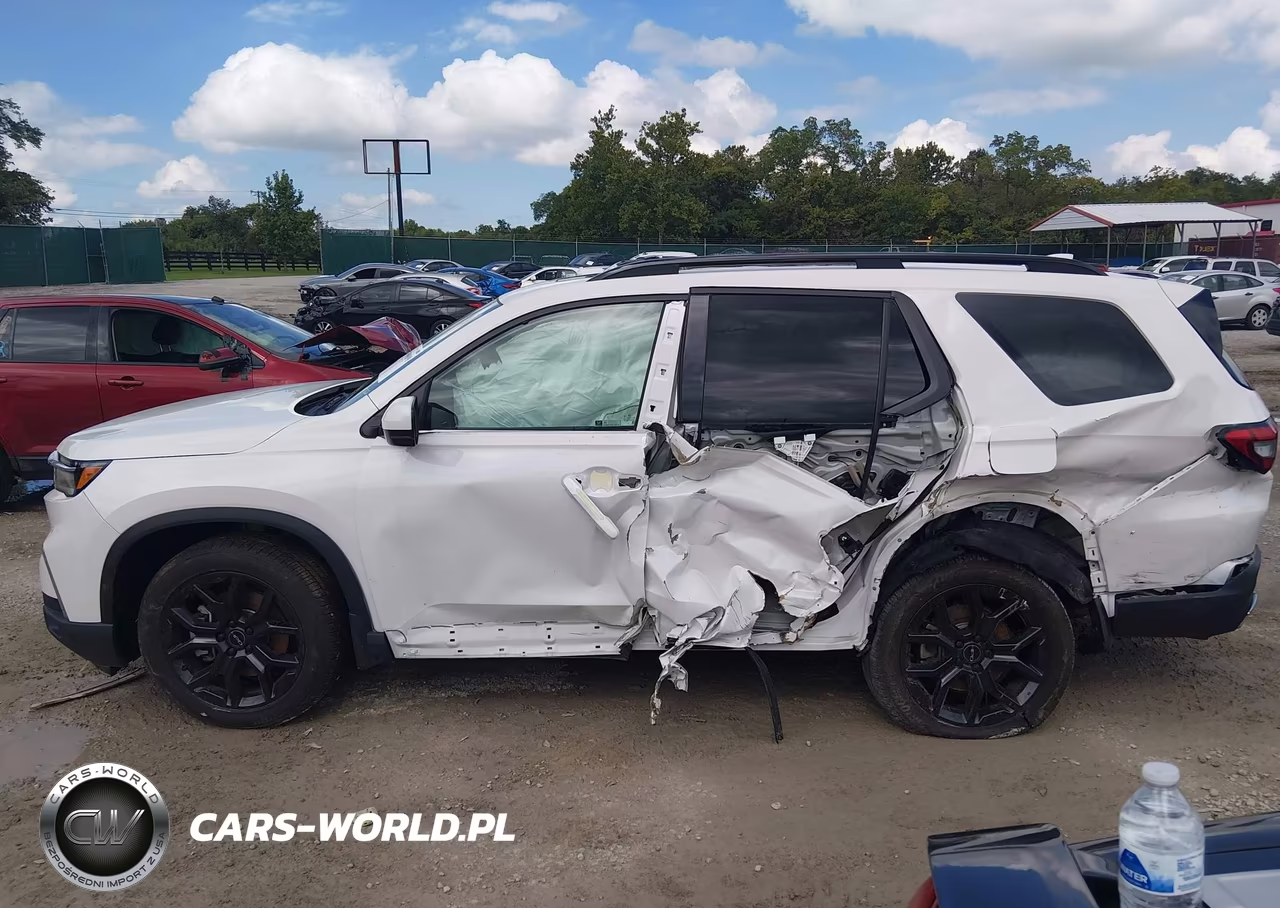 2025 Honda Pilot Touring VIN:5FNYG1H77SB129895 - 15