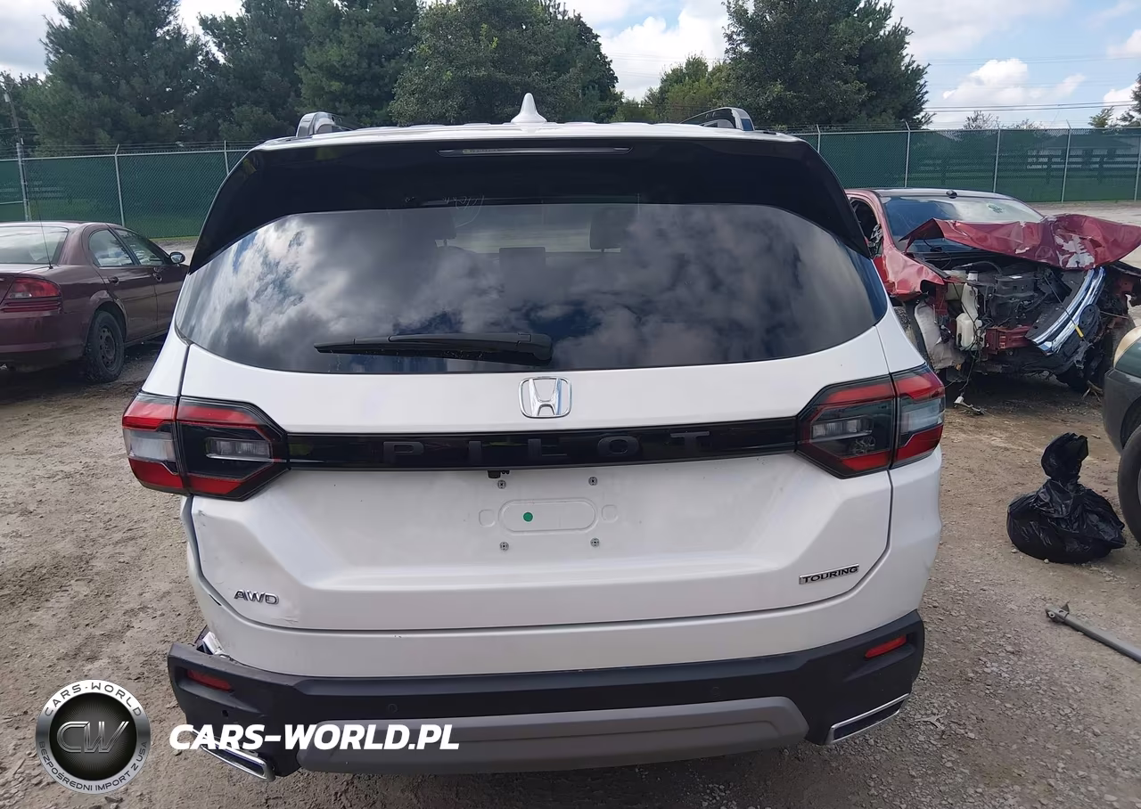 2025 Honda Pilot Touring VIN:5FNYG1H77SB129895 - 17
