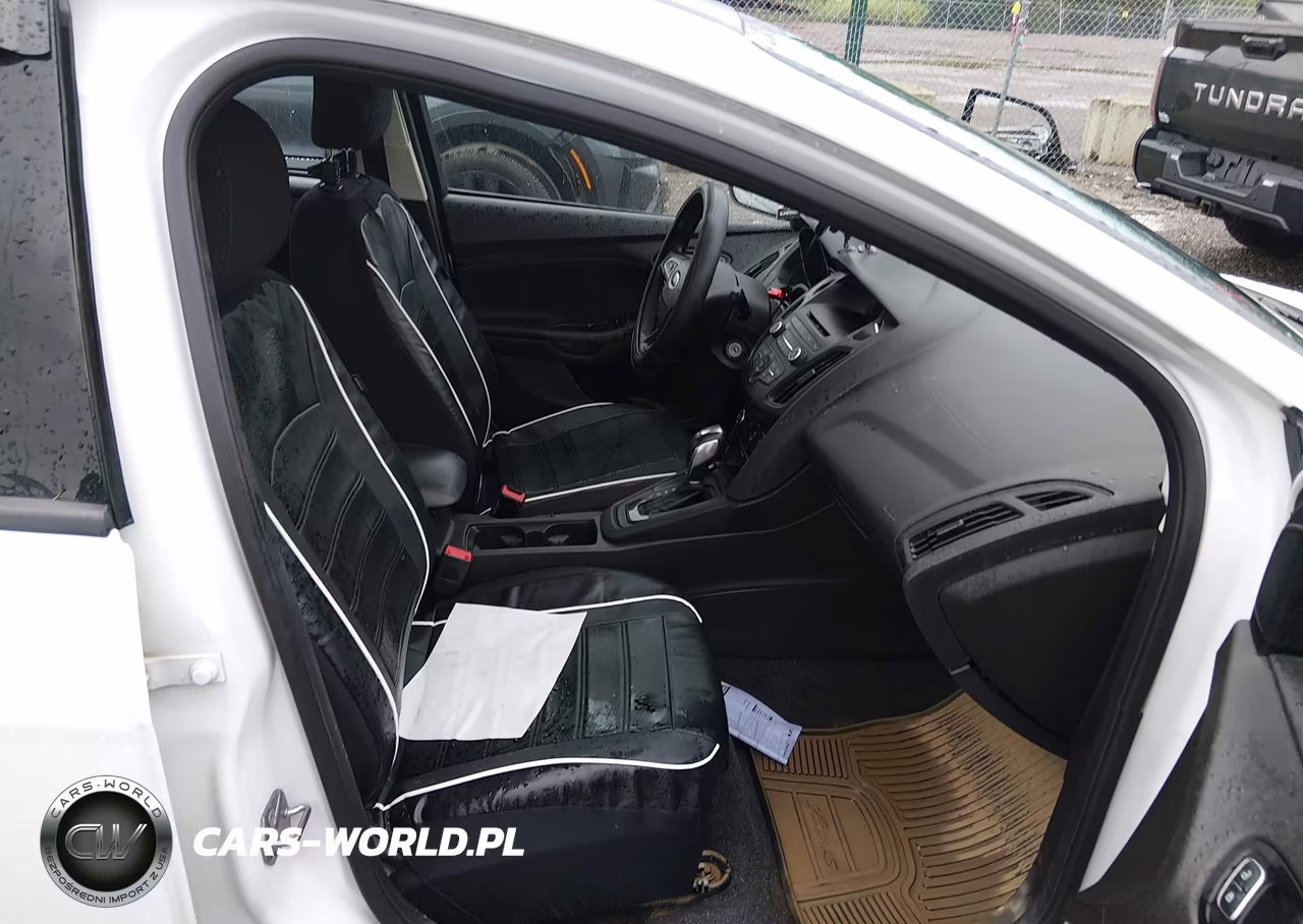 2016 Ford Focus Se VIN:1FADP3F2XGL312235 - 5