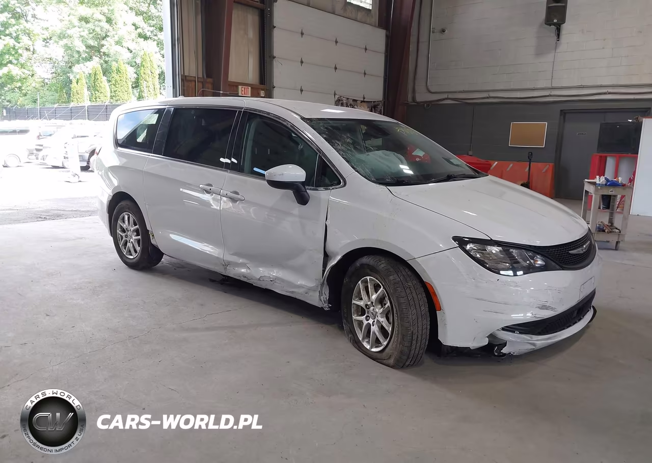 2023 Chrysler Voyager Lx