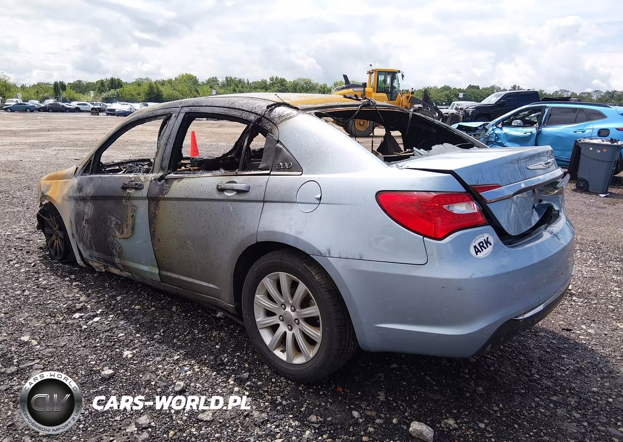 2013 Chrysler 200 Touring VIN:1C3CCBBB7DN525424 - 3