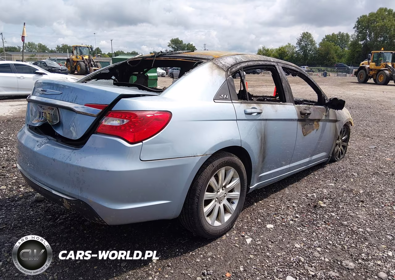 2013 Chrysler 200 Touring VIN:1C3CCBBB7DN525424 - 4