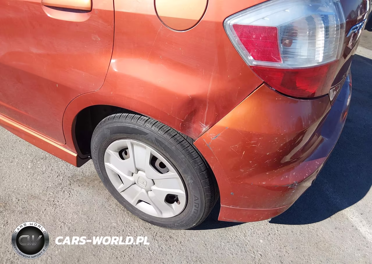 2012 Honda Fit Sport VIN:JHMGE8H58CC027947 - 18