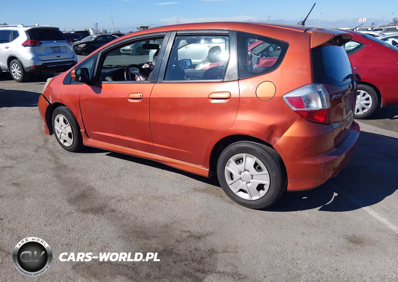 2012 Honda Fit Sport VIN:JHMGE8H58CC027947 - 3