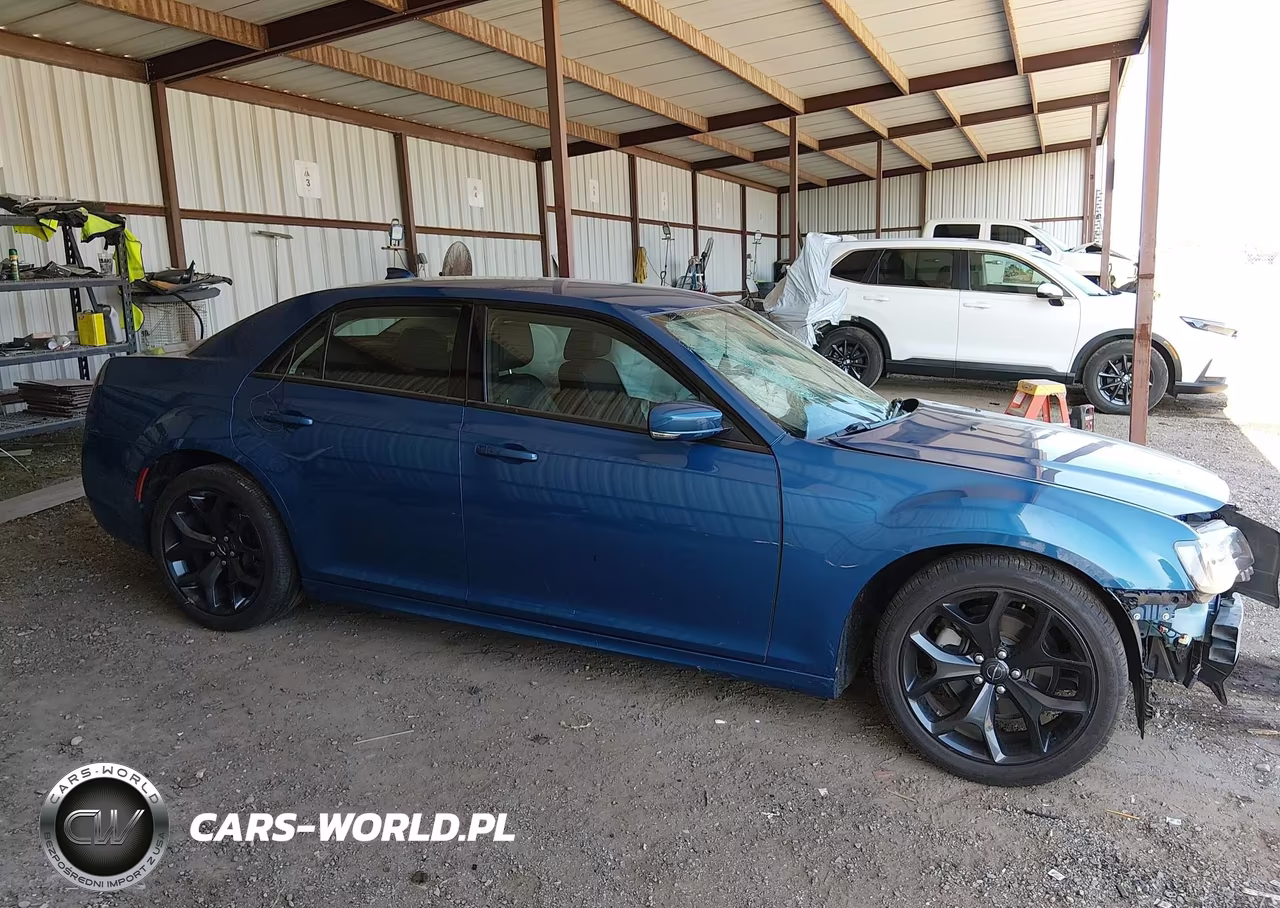 2021 Chrysler 300 Touring L VIN:2C3CCAAGXMH667430 - 13