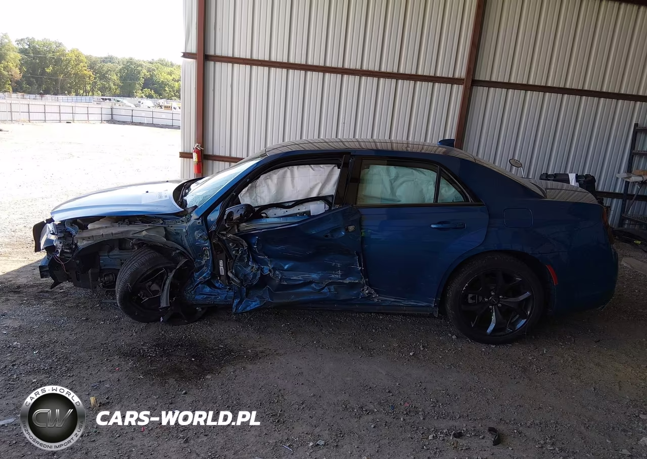 2021 Chrysler 300 Touring L VIN:2C3CCAAGXMH667430 - 14