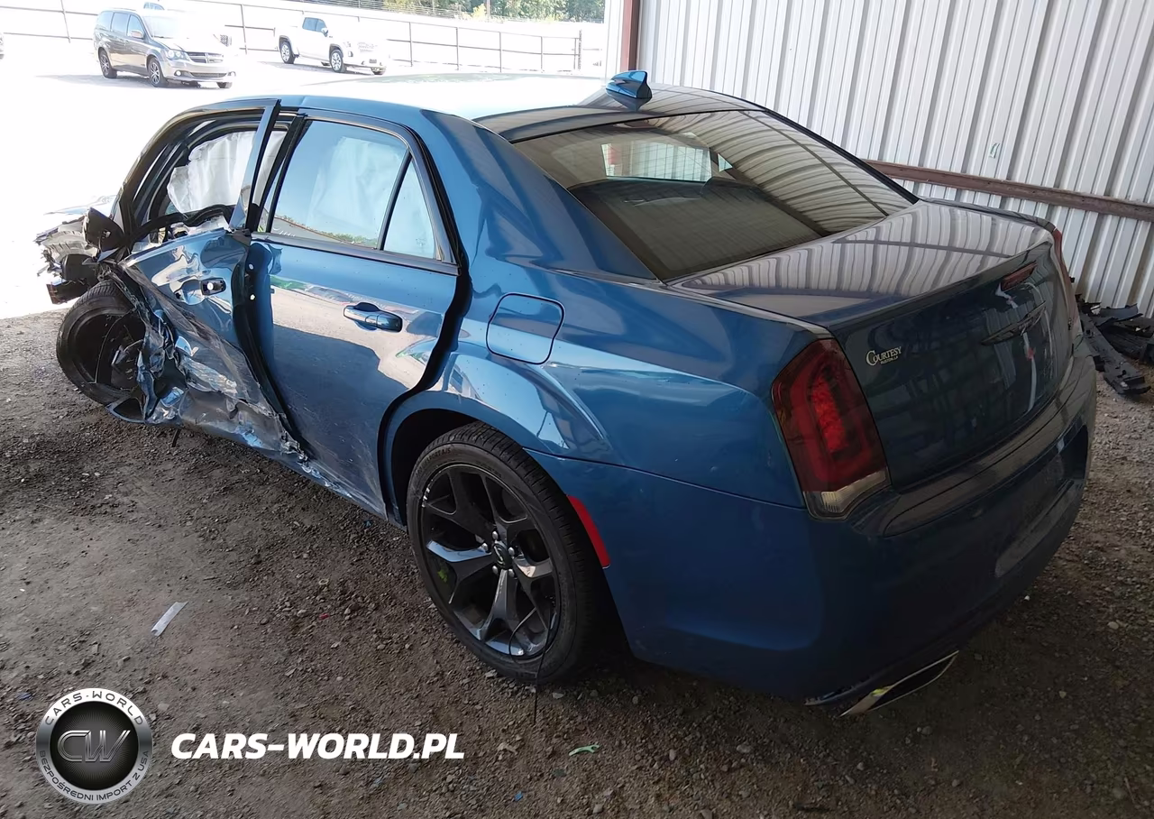 2021 Chrysler 300 Touring L VIN:2C3CCAAGXMH667430 - 3