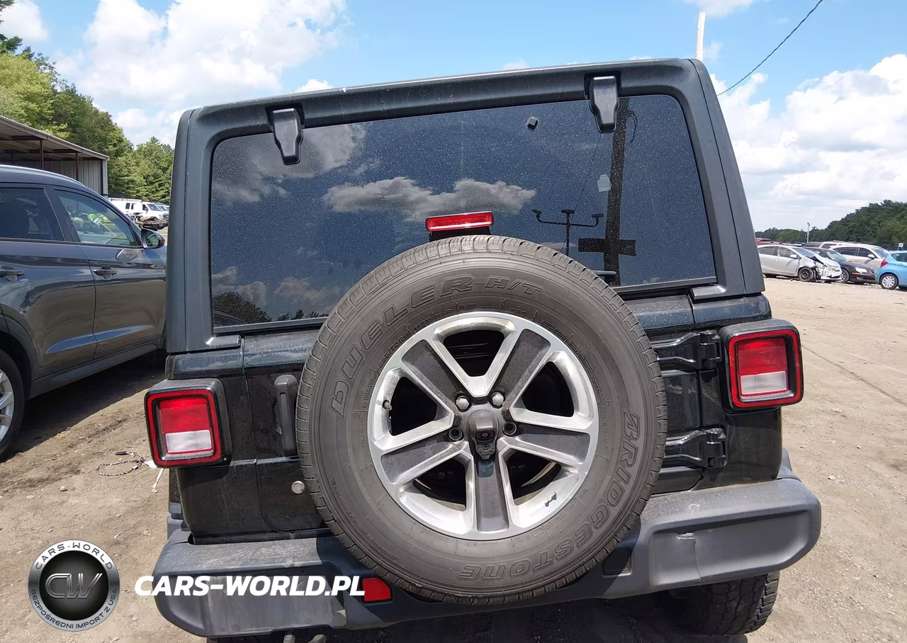 2019 Jeep Wrangler Unlimited Sahara 4X4 VIN:1C4HJXEN6KW590136 - 16