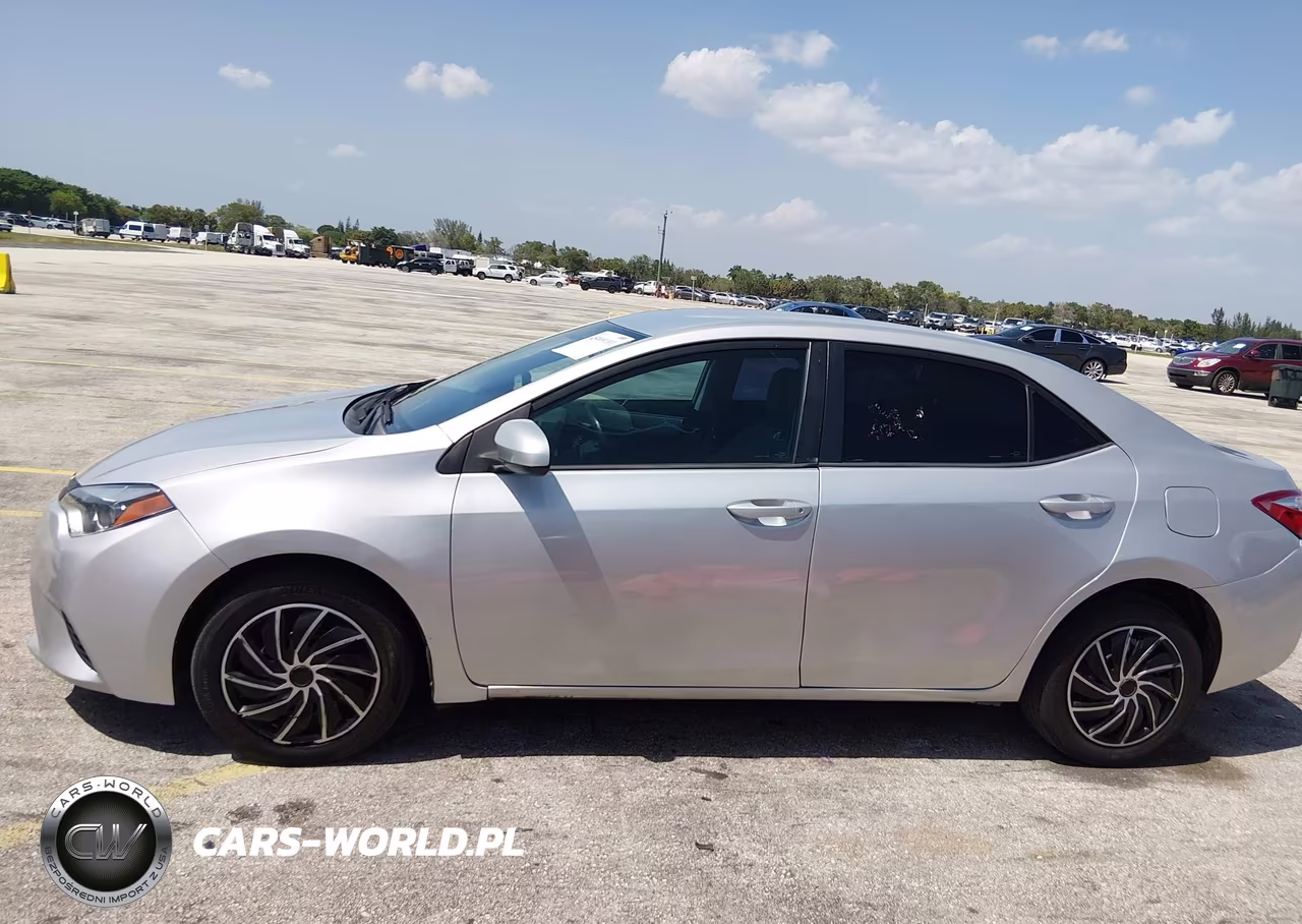 2016 Toyota Corolla Le VIN:5YFBURHE3GP469200 - 14