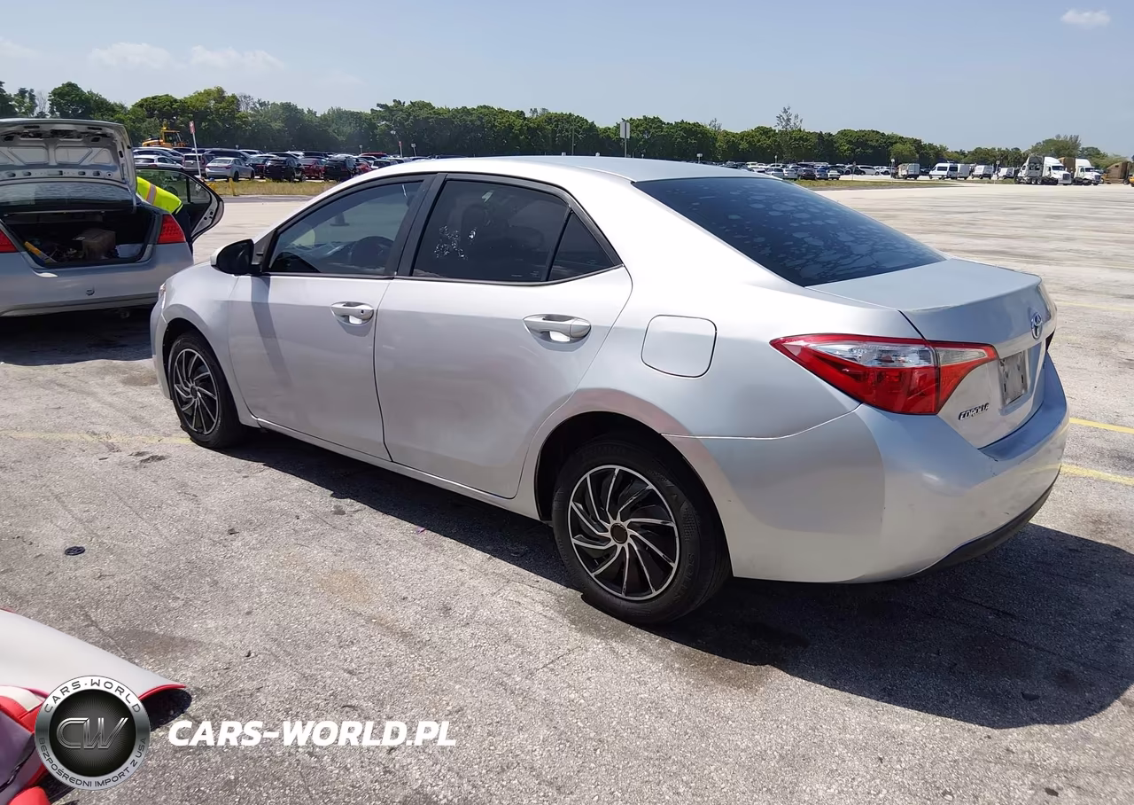 2016 Toyota Corolla Le VIN:5YFBURHE3GP469200 - 3