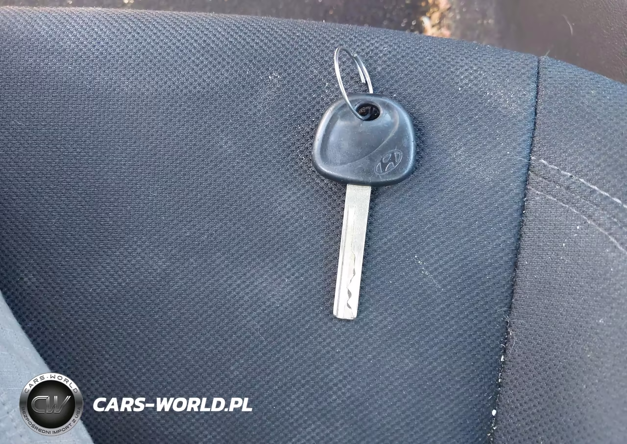 2016 Hyundai Veloster VIN:KMHTC6ADXGU287029 - 11