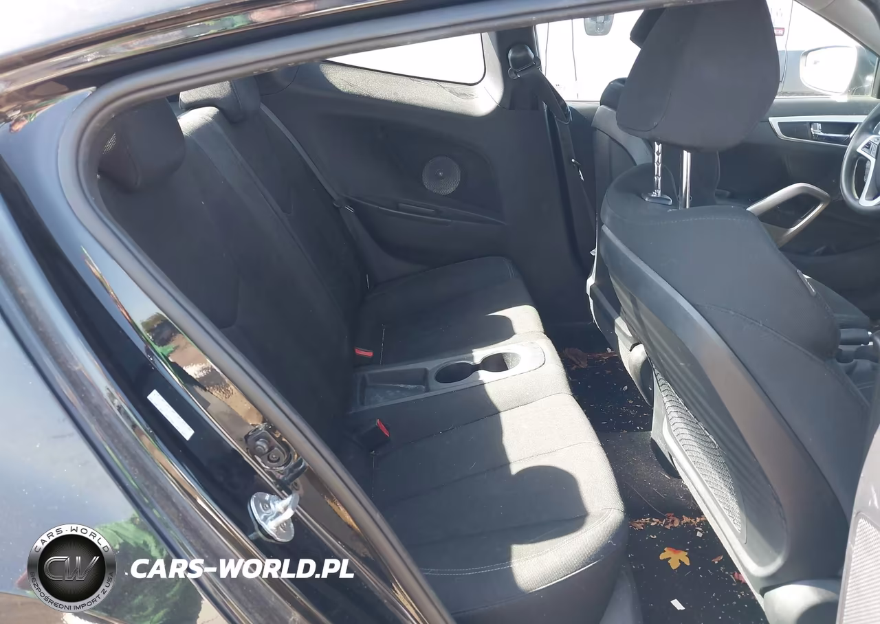 2016 Hyundai Veloster VIN:KMHTC6ADXGU287029 - 8