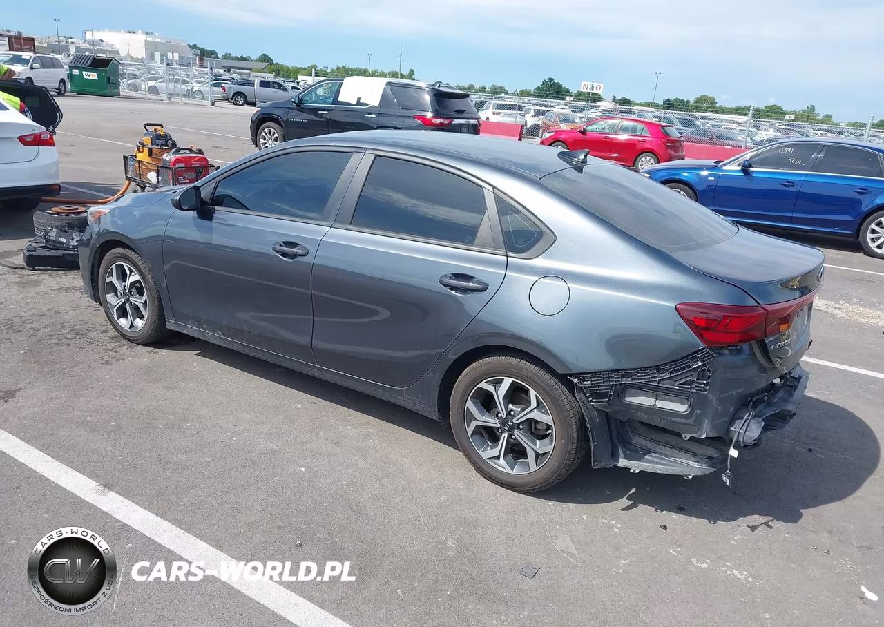 2021 Kia Forte Lxs VIN:3KPF24AD4ME331271 - 3