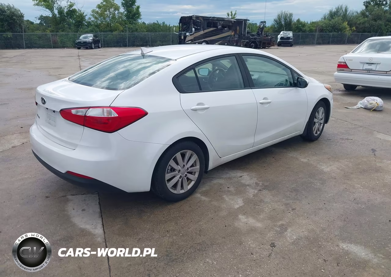 2016 Kia Forte Lx VIN:KNAFX4A6XG5590394 - 4