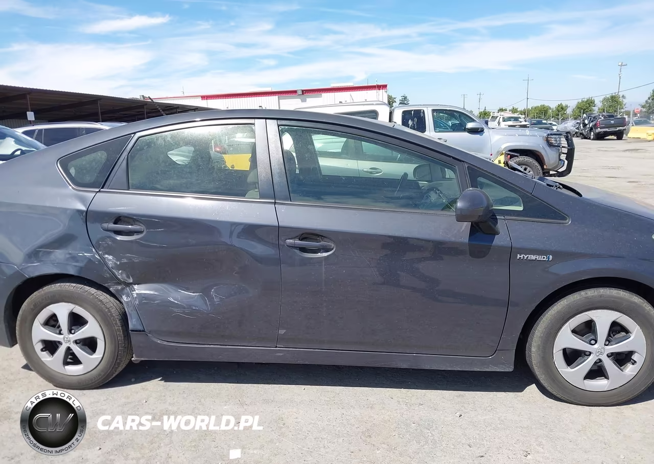 2015 Toyota Prius Two VIN:JTDKN3DUXF0413495 - 13