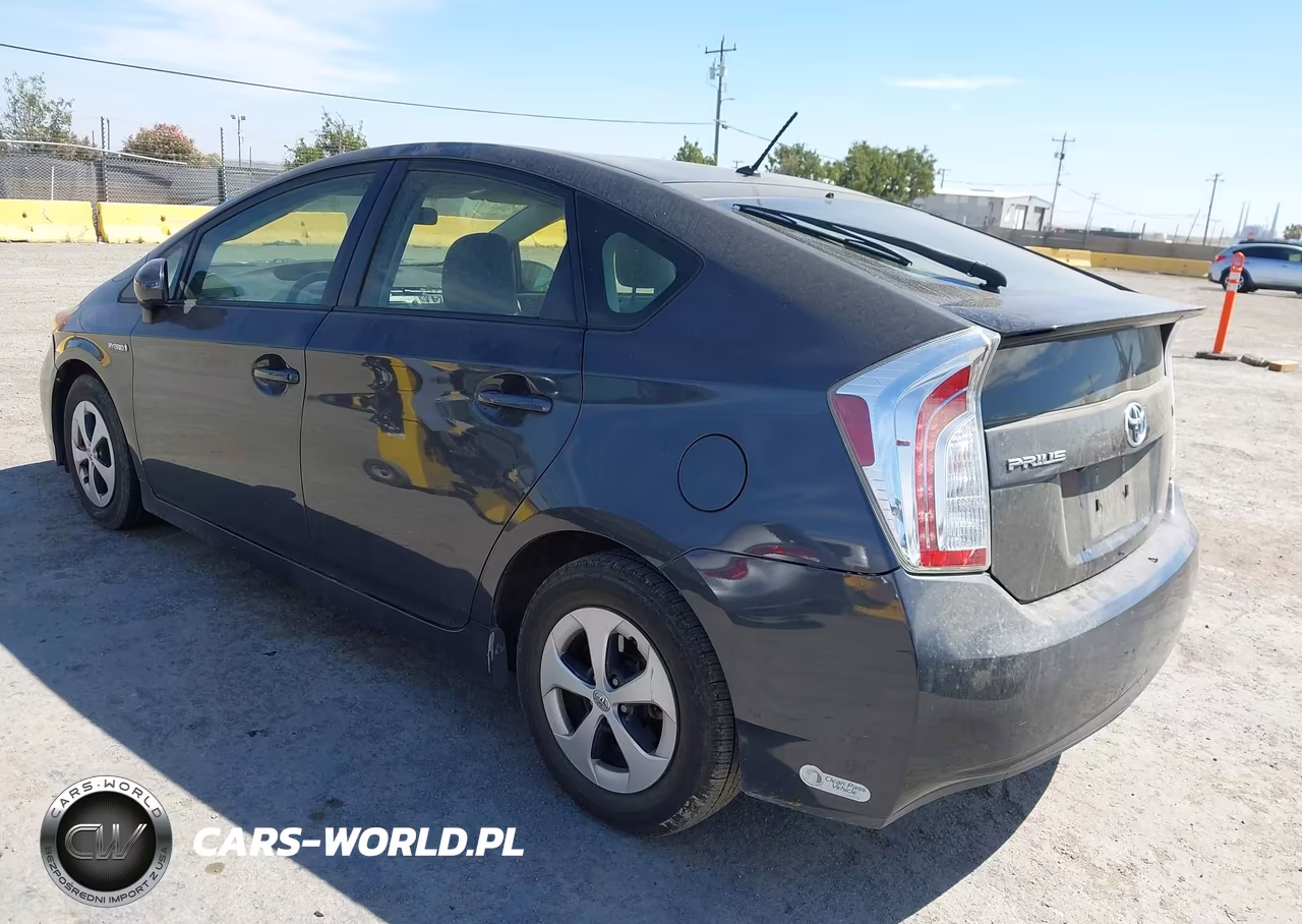 2015 Toyota Prius Two VIN:JTDKN3DUXF0413495 - 3