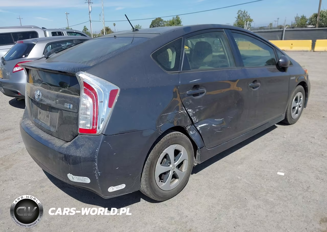 2015 Toyota Prius Two VIN:JTDKN3DUXF0413495 - 4