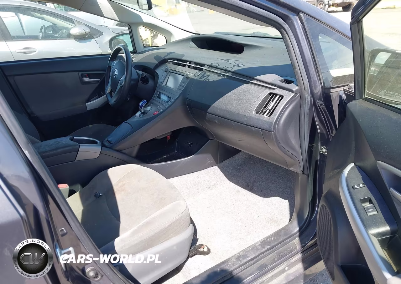 2015 Toyota Prius Two VIN:JTDKN3DUXF0413495 - 5