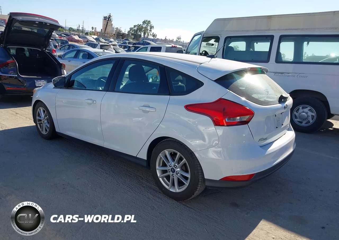 2016 Ford Focus Se VIN:1FADP3K27GL329340 - 3