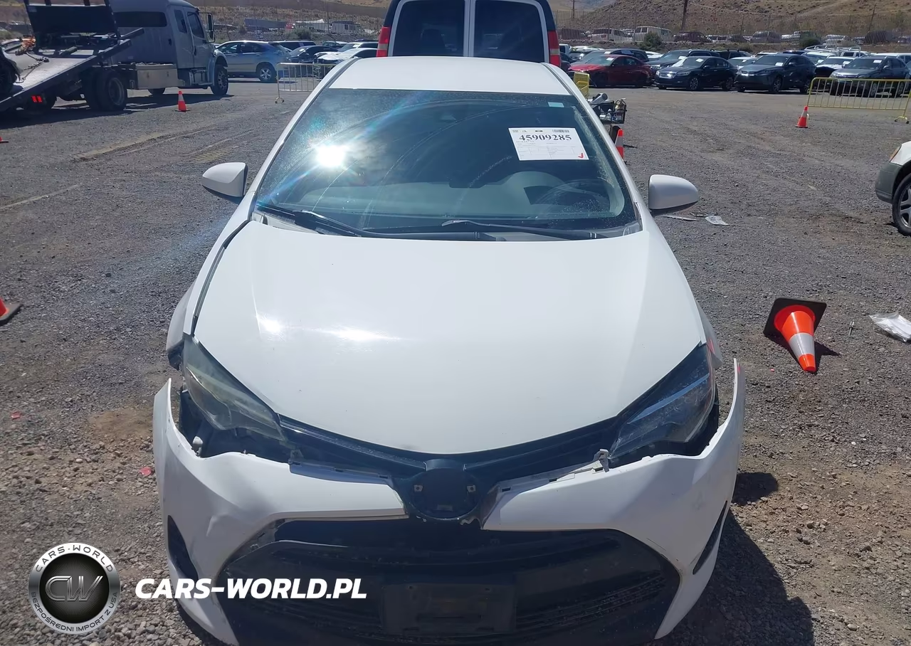 2018 Toyota Corolla Le VIN:5YFBURHE8JP755616 - 12