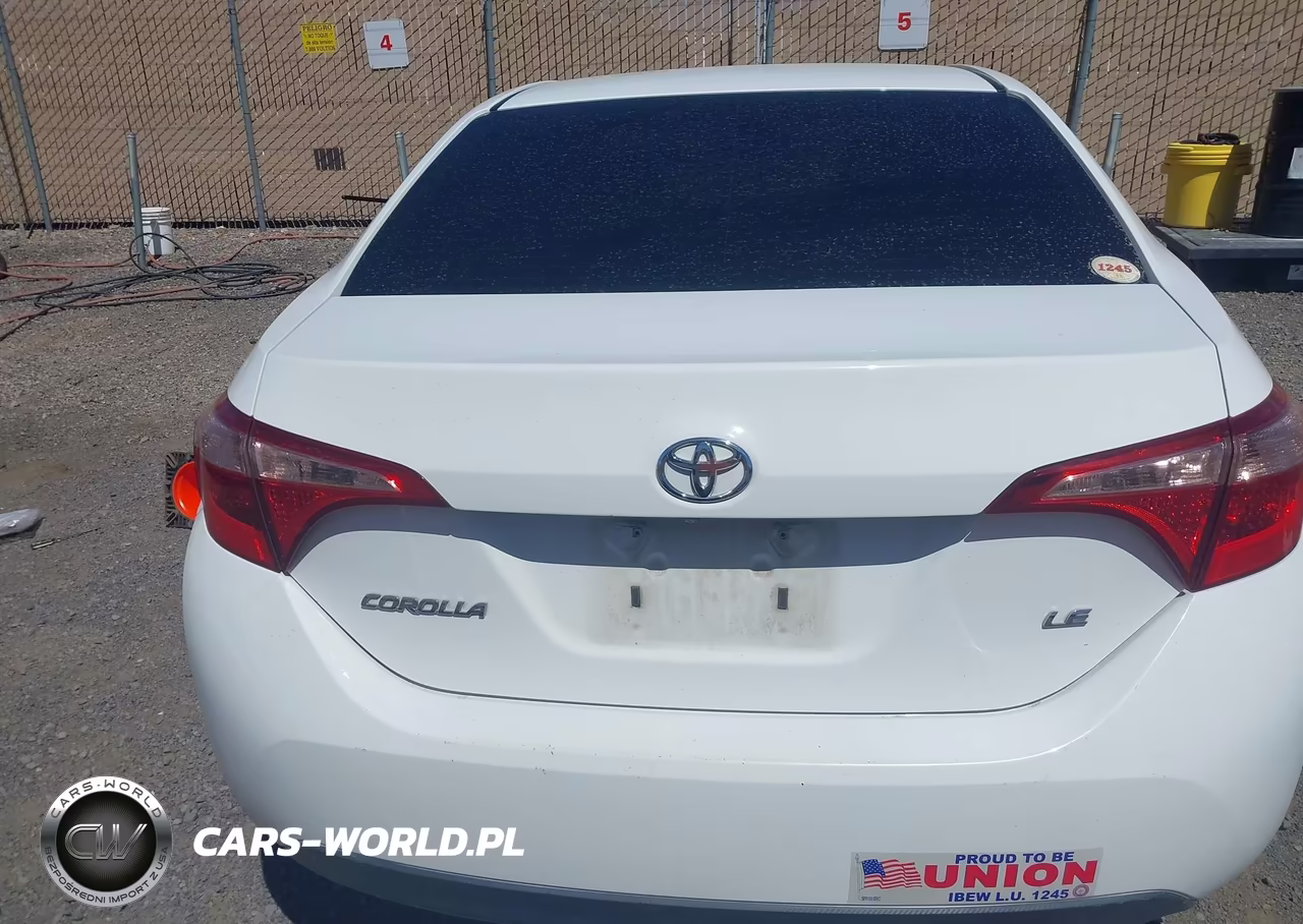 2018 Toyota Corolla Le VIN:5YFBURHE8JP755616 - 16
