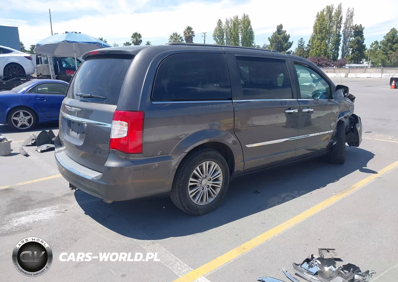 2016 Chrysler Town & Country Touring-L Anniversary Edition VIN:2C4RC1CG8GR128483 - 4