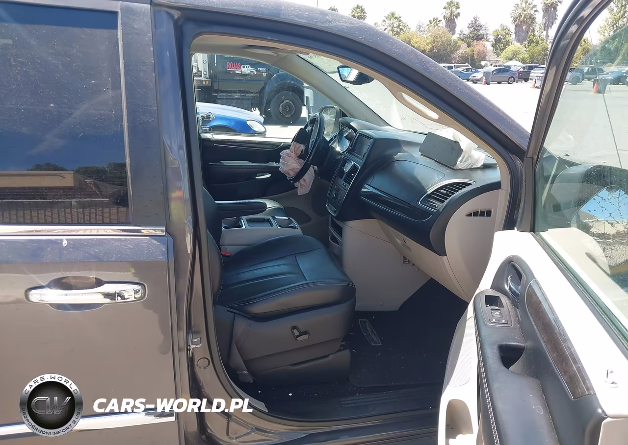 2016 Chrysler Town & Country Touring-L Anniversary Edition VIN:2C4RC1CG8GR128483 - 5