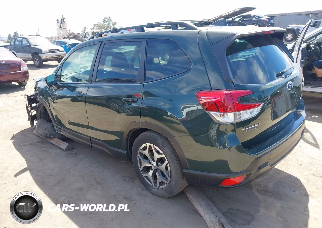 2023 Subaru Forester Premium VIN:JF2SKAEC9PH425483 - 3