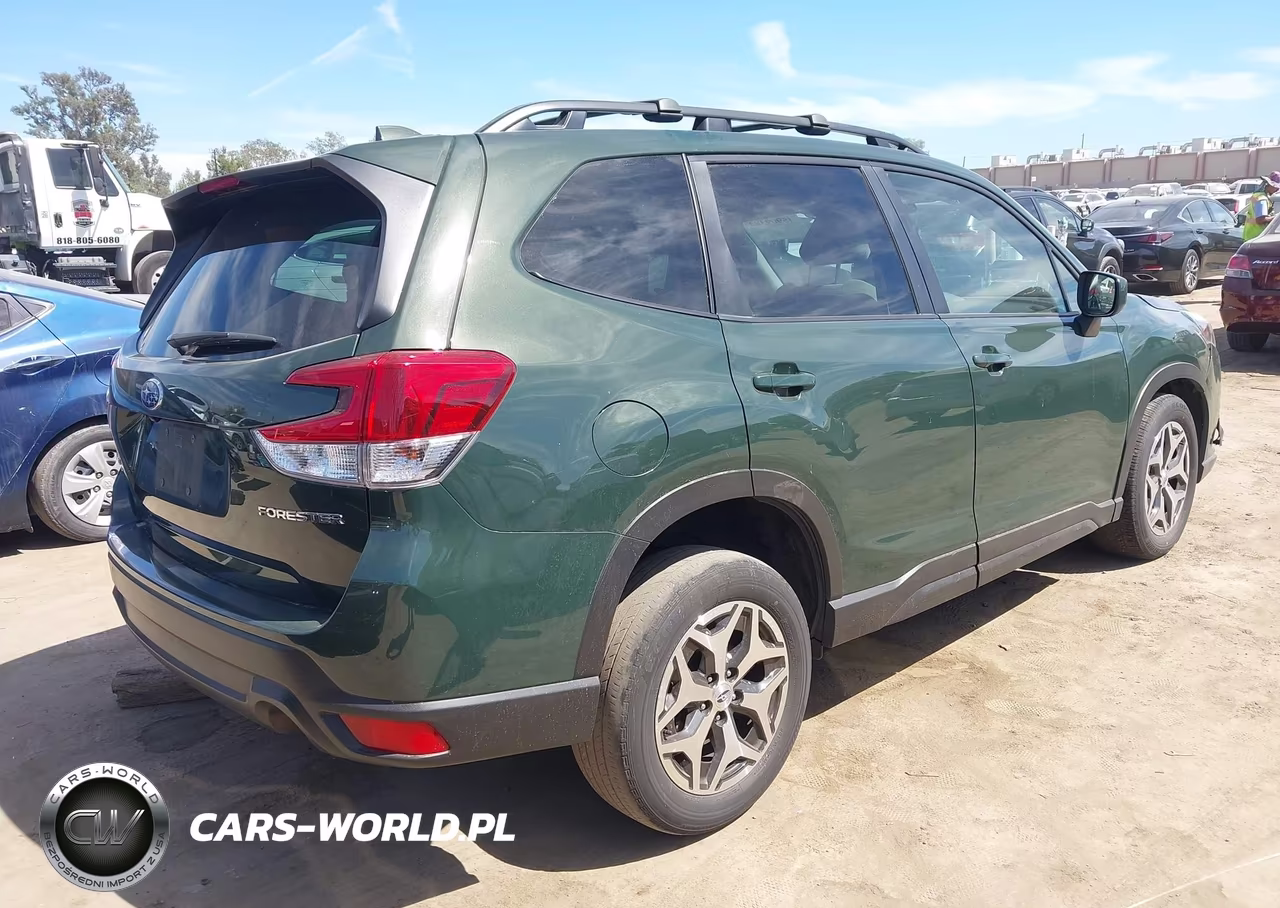 2023 Subaru Forester Premium VIN:JF2SKAEC9PH425483 - 4