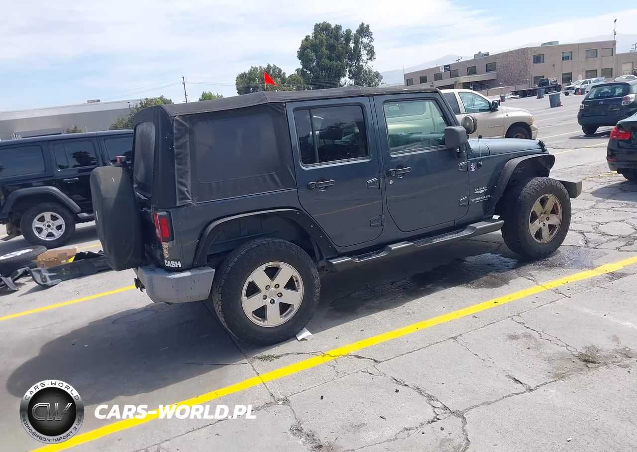 2007 Jeep Wrangler Unlimited Sahara VIN:1J4GA59127L162266 - 4