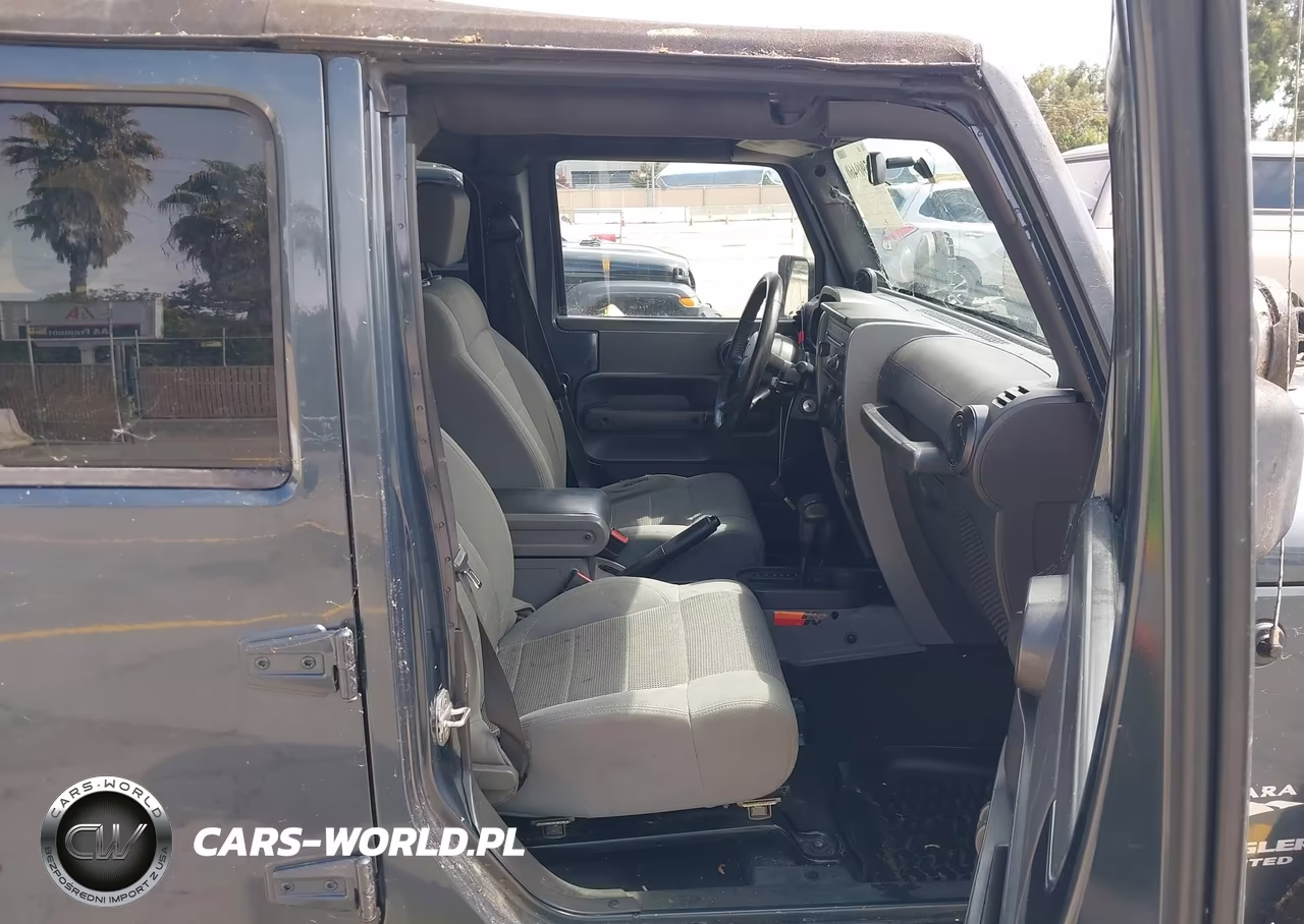 2007 Jeep Wrangler Unlimited Sahara VIN:1J4GA59127L162266 - 5