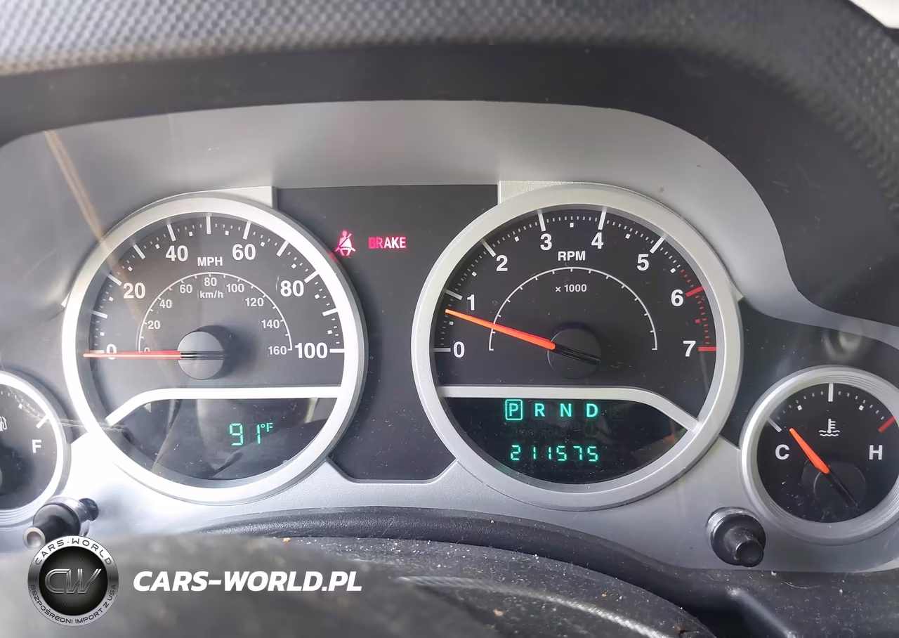 2007 Jeep Wrangler Unlimited Sahara VIN:1J4GA59127L162266 - 7