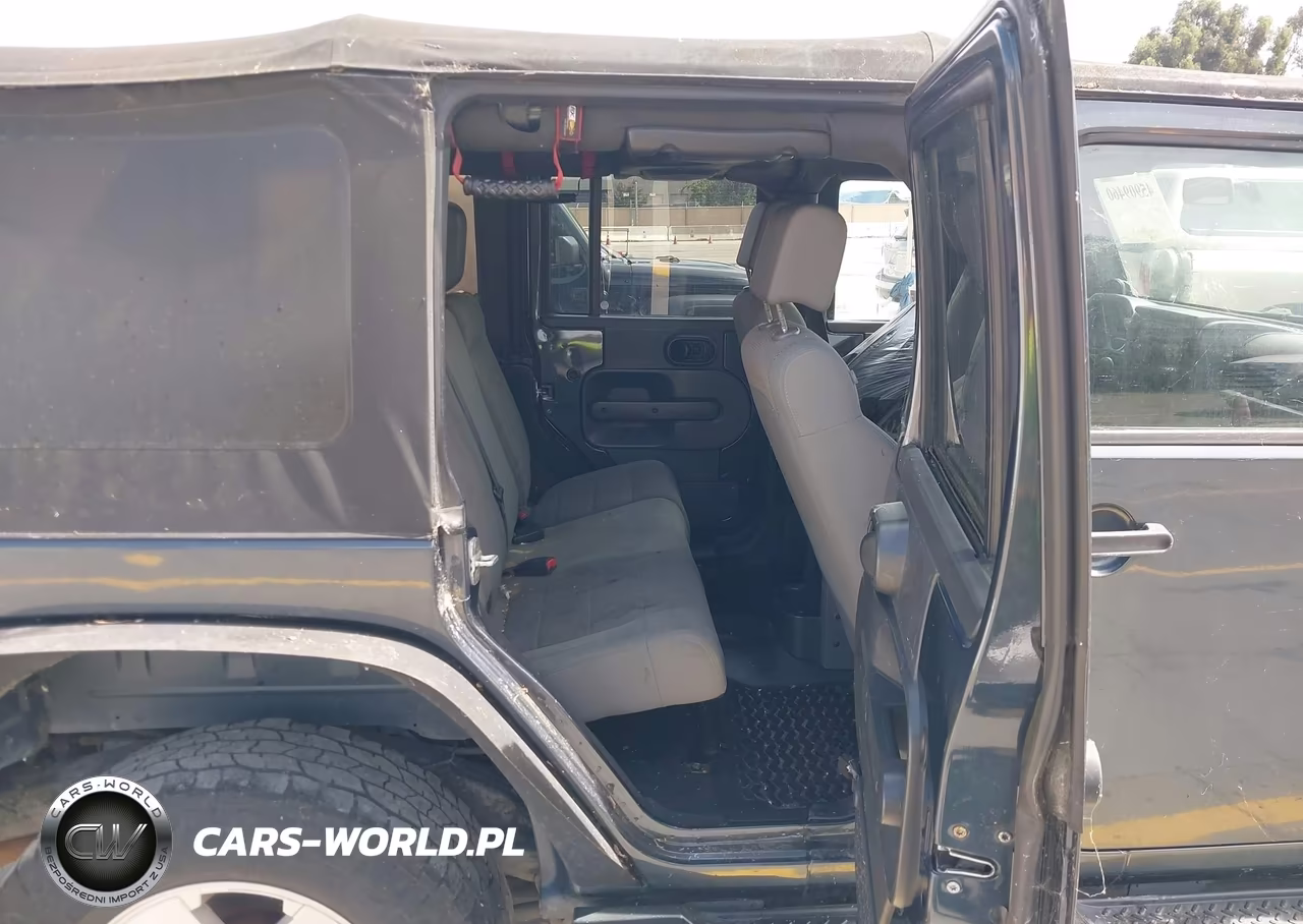 2007 Jeep Wrangler Unlimited Sahara VIN:1J4GA59127L162266 - 8