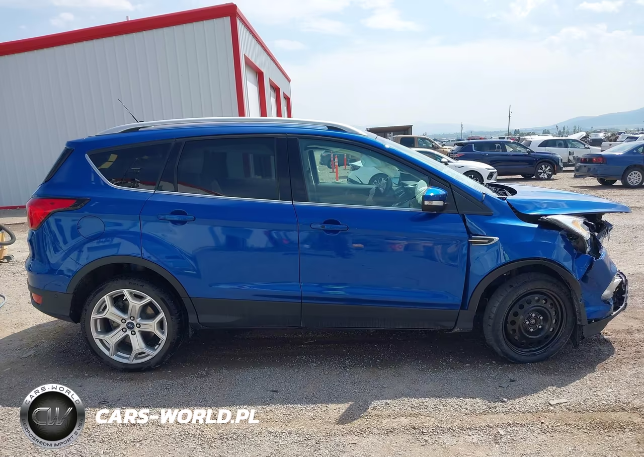 2019 Ford Escape Titanium VIN:1FMCU9J9XKUC55927 - 13