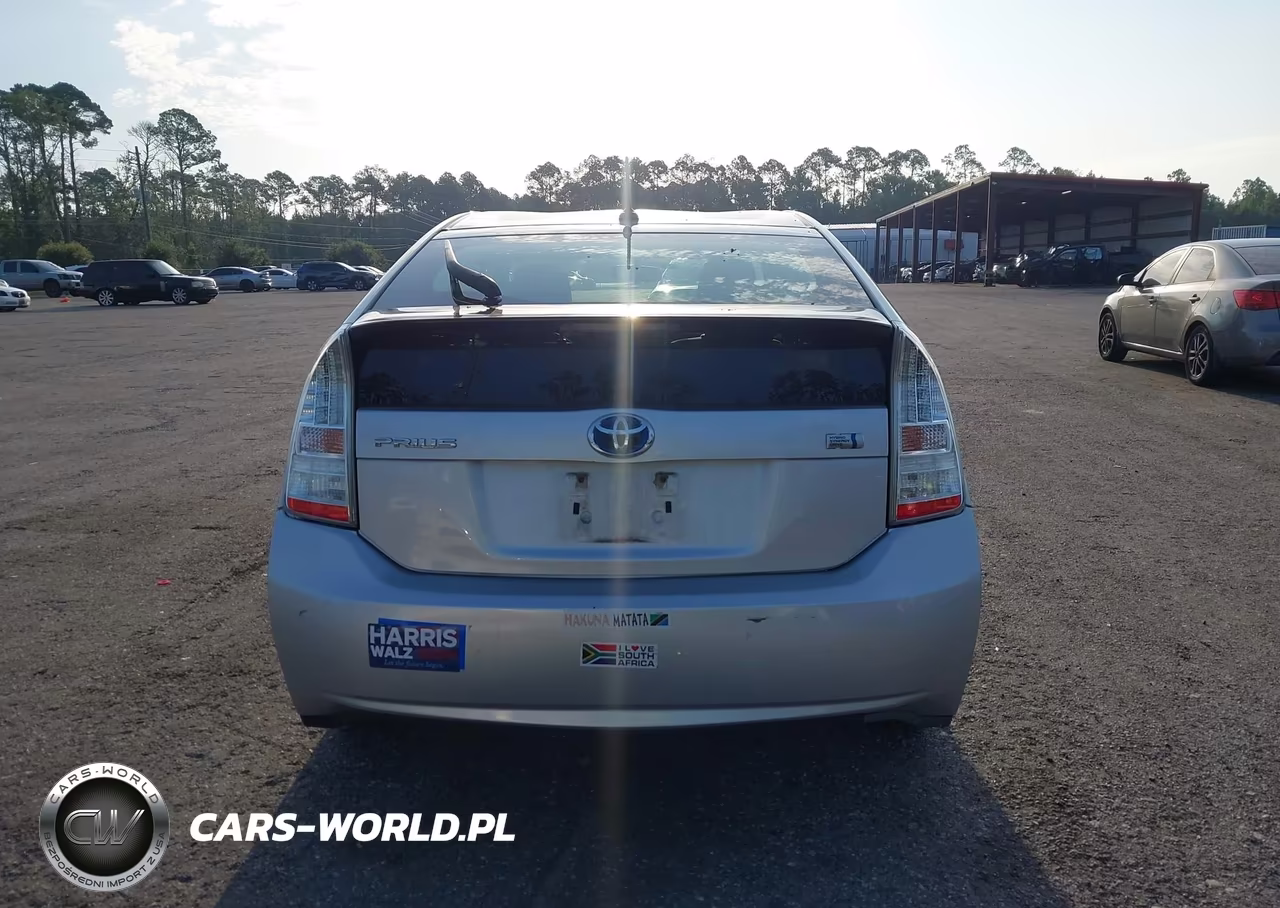2011 Toyota Prius Two VIN:JTDKN3DU5B1403252 - 16