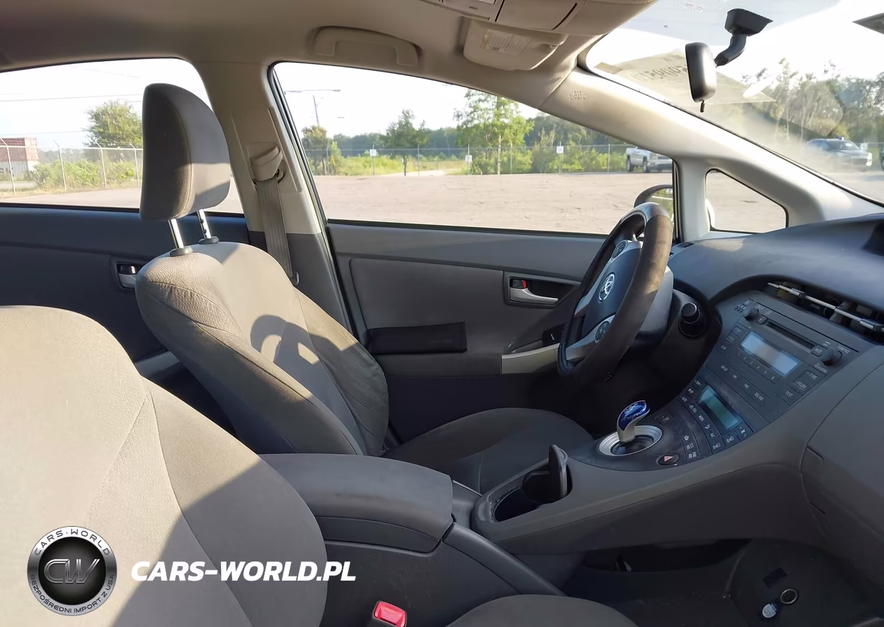 2011 Toyota Prius Two VIN:JTDKN3DU5B1403252 - 5