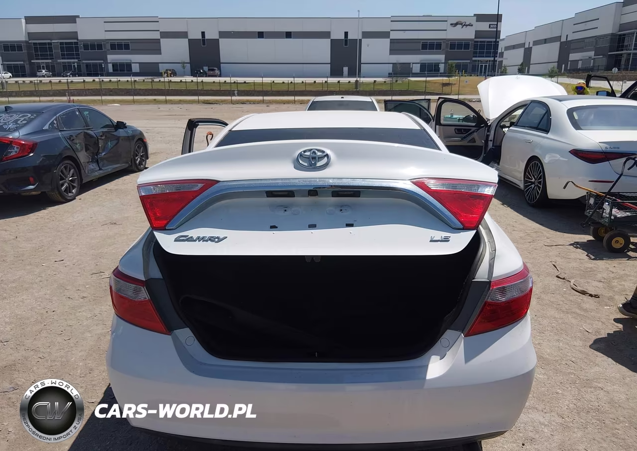 2017 Toyota Camry Le VIN:4T1BF1FK4HU777528 - 16