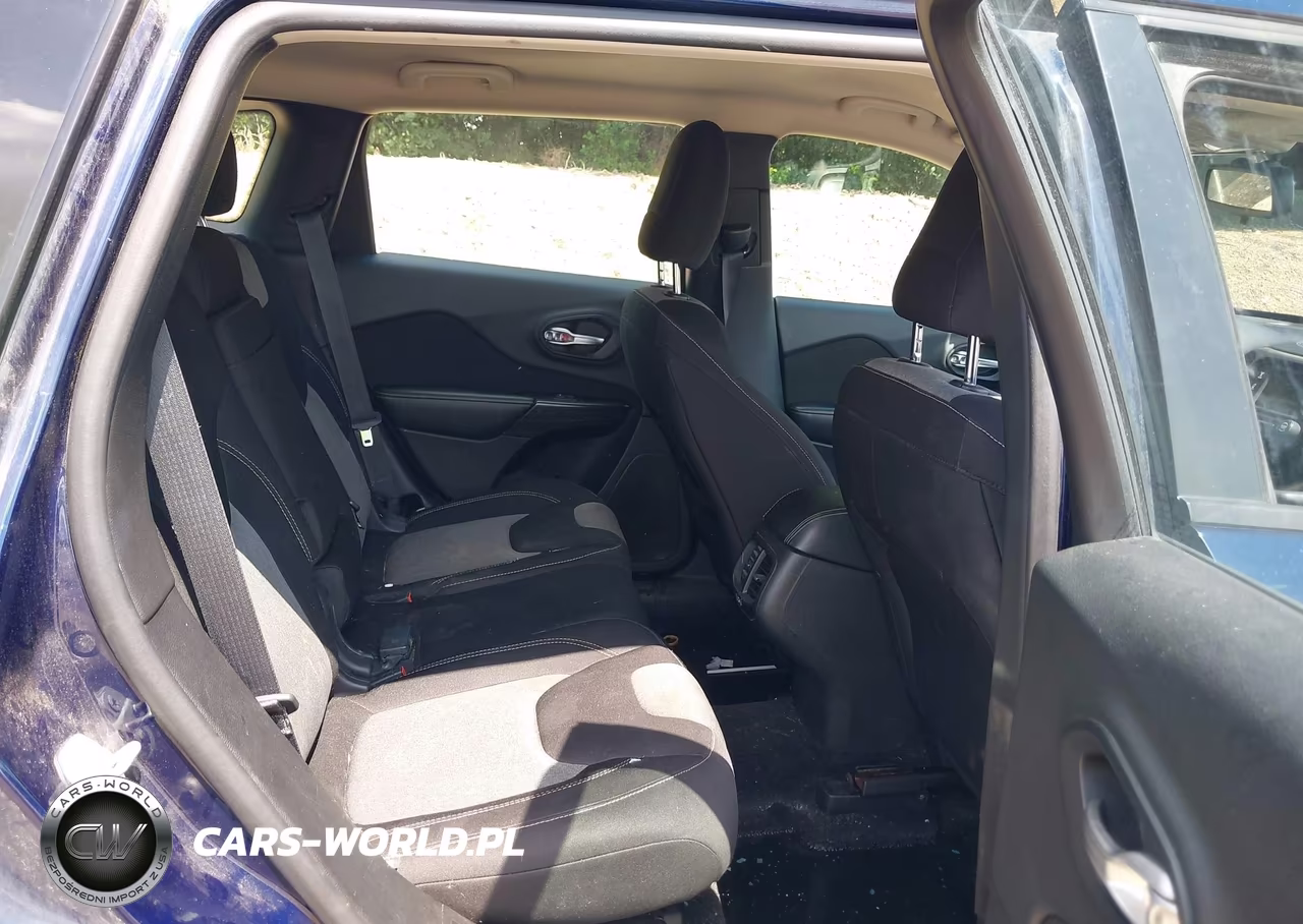 2015 Jeep Cherokee Sport VIN:1C4PJLAB4FW530877 - 8