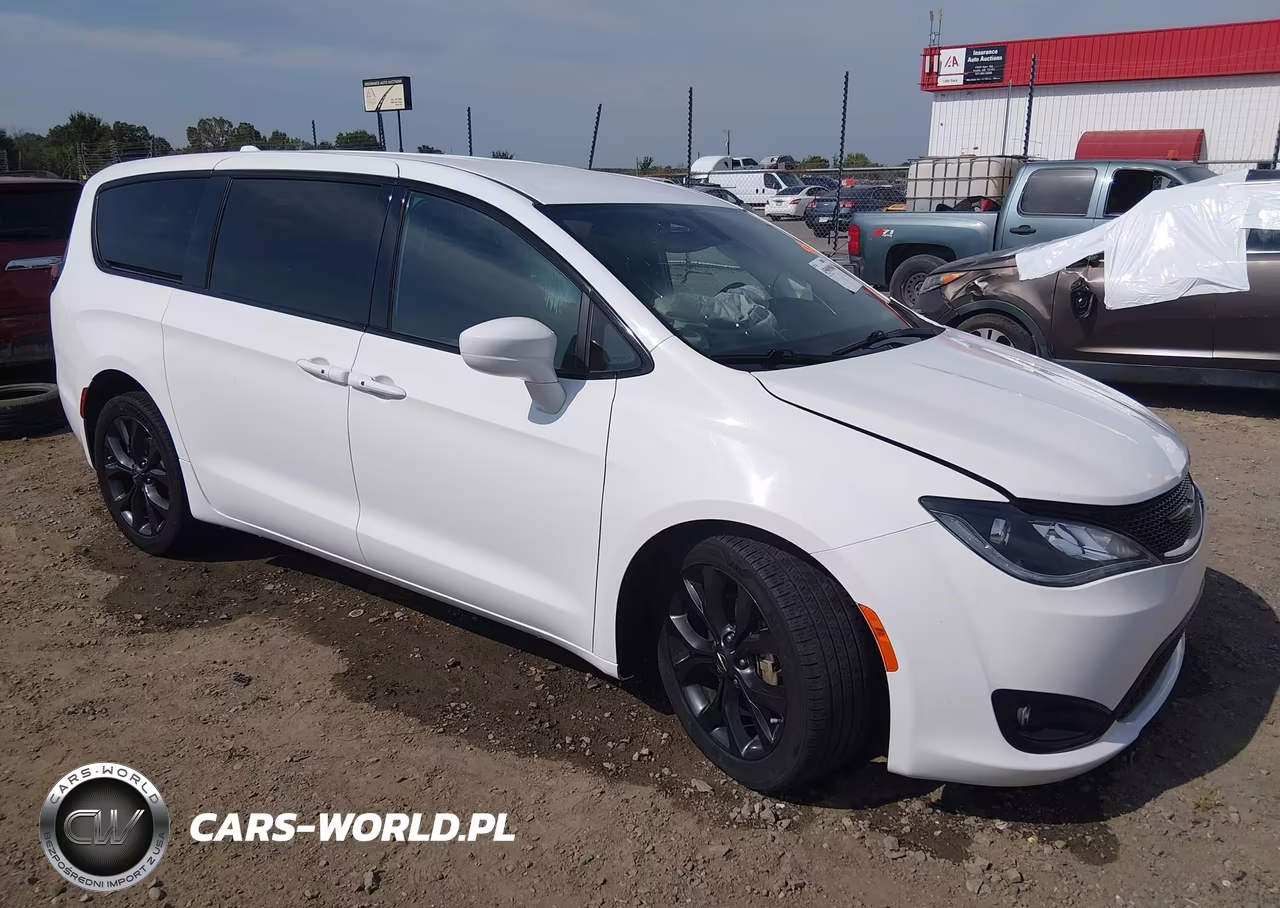 2020 Chrysler Pacifica Touring