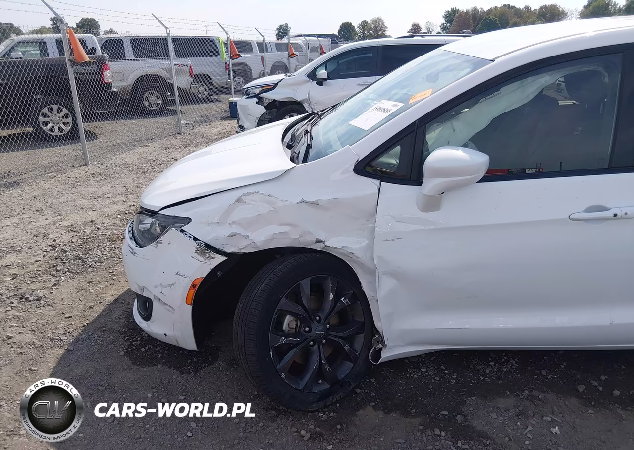 2020 Chrysler Pacifica Touring VIN:2C4RC1FG4LR183101 - 19