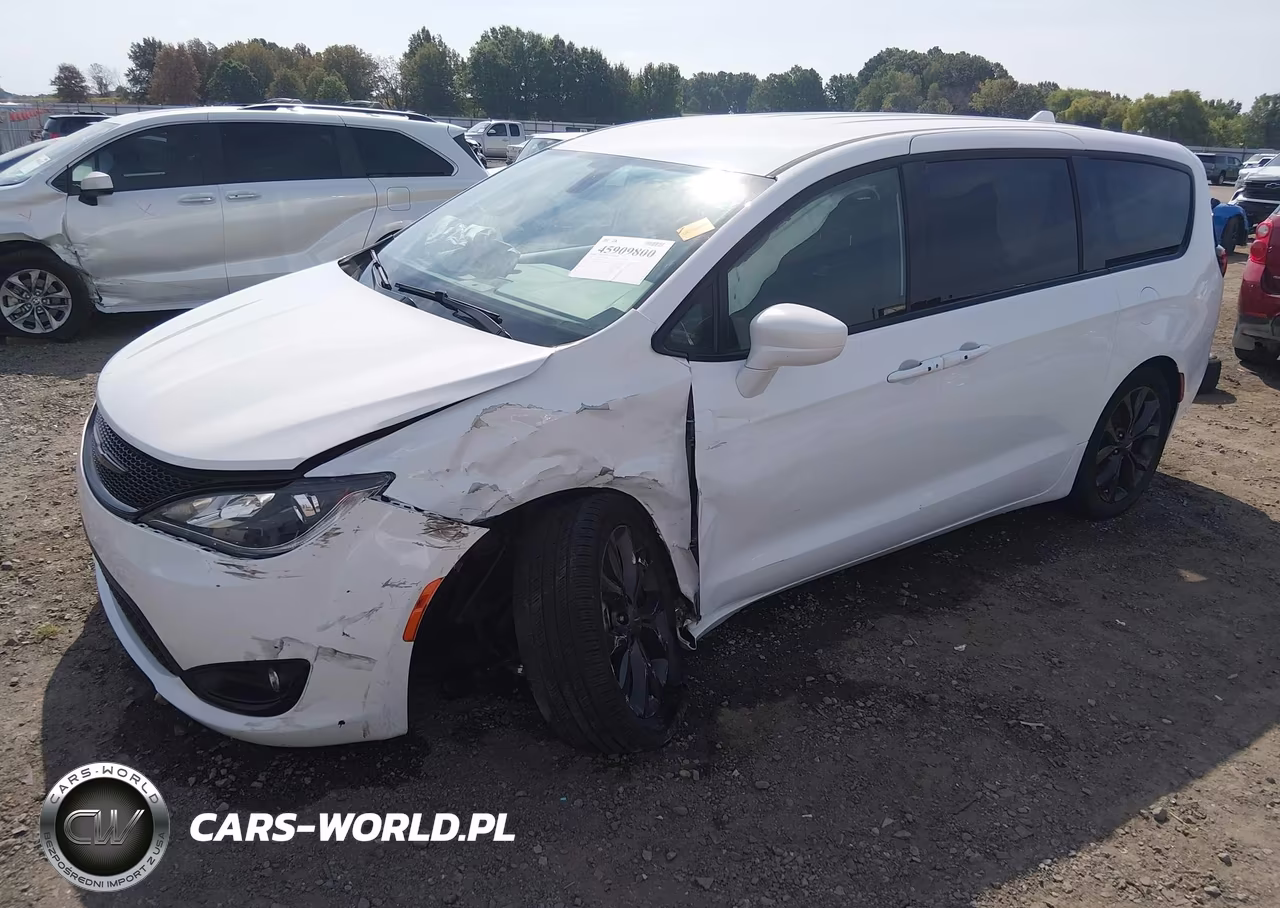 2020 Chrysler Pacifica Touring VIN:2C4RC1FG4LR183101 - 2