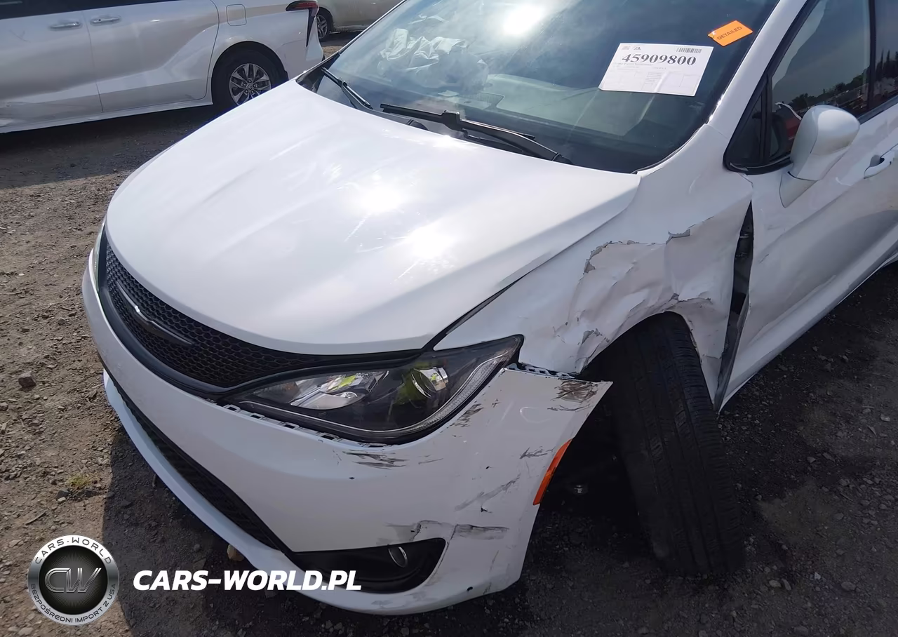 2020 Chrysler Pacifica Touring VIN:2C4RC1FG4LR183101 - 6